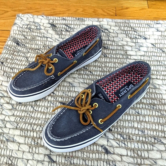 Adorable Sperry boating shoes - Picture 1 of 4